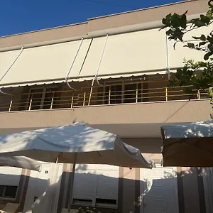 Villaroel 2 -apartments Near The Apartmán